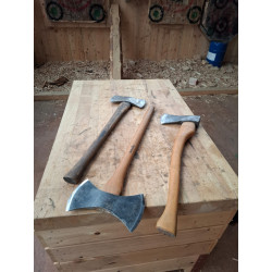 Axtwerfen im Sägewerk